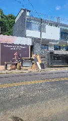 Mais um caso de descarte de entulho na calçada